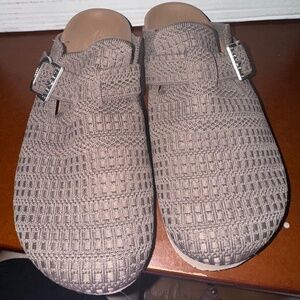 Skechers slip on size 9